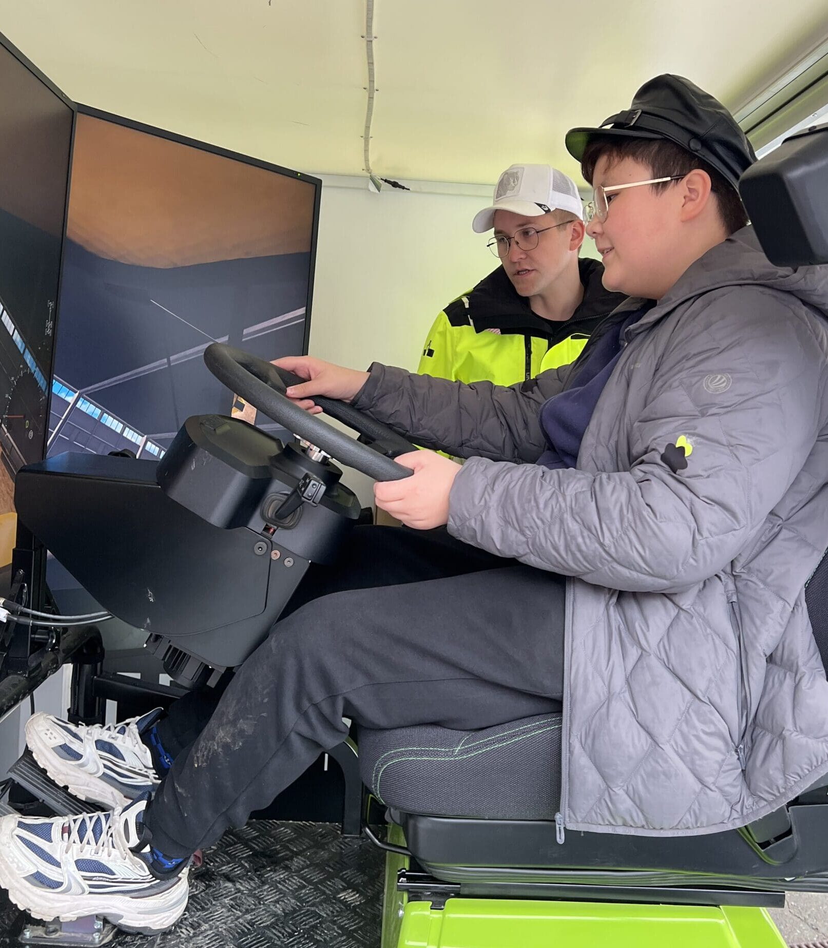Ungdom tester kjøresimulator Fremtidsdagen 2025 Foto: Hege Eriksen